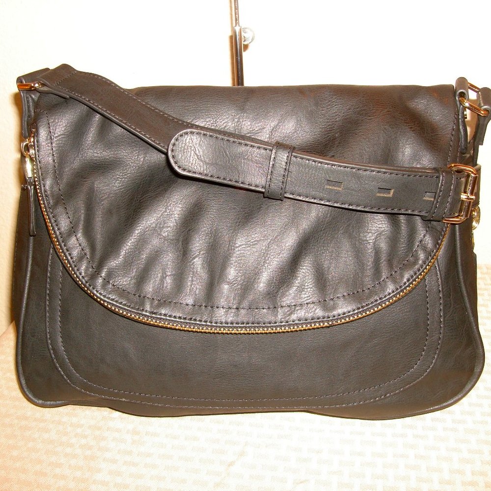 Big Buddha Zip Around Flap X-Body MINT Condition!